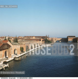 Localizzazione:..VENEZIA / CASTELLO..Oggetto:..Soggetto:..ARSENALE VECCHIO DARSENA E RIO DELLE GALEAZZE..Cronologia: ..XIV SECOLO..Definizione Culturale:..   Autore: ....   Stile: ..   Editori/Stampatori:..   Committenza:..Materia e Tecnica:..Collocazione:..Note:..ARCHEOLOGIA INDUSTRIALE..Riproduzione Fotografica:..Graziano Arici/Rosebud2 .Copyright:..Graziano Arici/Rosebud2 .Data:..1990..Costo:..A..
