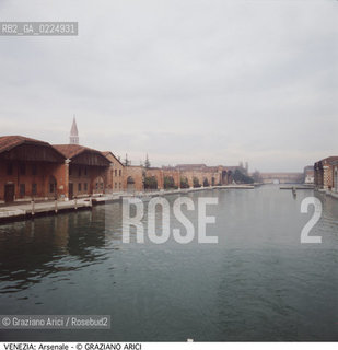 Localizzazione:..VENEZIA / CASTELLO..Oggetto:..Soggetto:..ARSENALE VECCHIO DARSENA..Cronologia: ..XIV SECOLO..Definizione Culturale:..   Autore: ....   Stile: ..   Editori/Stampatori:..   Committenza:..Materia e Tecnica:..Collocazione:..Note:..ARCHEOLOGIA INDUSTRIALE..Riproduzione Fotografica:..Graziano Arici/Rosebud2 .Copyright:..Graziano Arici/Rosebud2 .Data:..1990..Costo:..A..