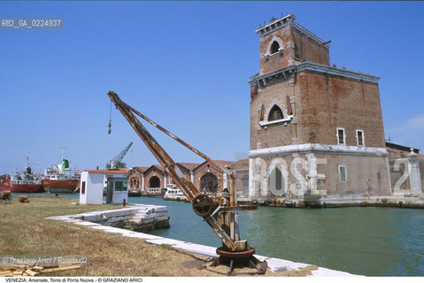 Localizzazione:..VENEZIA / CASTELLO..Oggetto:..Soggetto:..ARSENALE TORRE DI PORTA NUOVA / GRU..Cronologia: ..XIX SECOLO..Definizione Culturale:..   Autore: ....   Stile: ..   Editori/Stampatori:..   Committenza:..Materia e Tecnica:..Collocazione:..Note:..ARCHEOLOGIA INDUSTRIALE..Riproduzione Fotografica:..Graziano Arici/Rosebud2 .Copyright:..Graziano Arici/Rosebud2 .Data:..1990..Costo:..A..