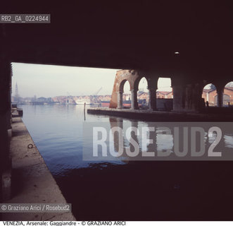 Localizzazione:..VENEZIA / CASTELLO..Oggetto:..Soggetto:..GAGGIANDRE / DARSENA ARSENALE NUOVISSIMO..Cronologia: ..XVI SECOLO..Definizione Culturale:..   Autore: ..JACOPO SANSOVINO..   Stile: ..   Editori/Stampatori:..   Committenza:..Materia e Tecnica:..Collocazione:..Note:..ARCHEOLOGIA INDUSTRIALE..Riproduzione Fotografica:..Graziano Arici/Rosebud2 .Copyright:..Graziano Arici/Rosebud2 .Data:..1990..Costo:..A..
