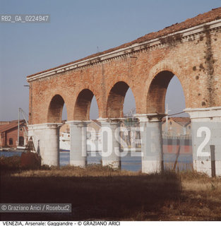 Localizzazione:..VENEZIA / CASTELLO..Oggetto:..Soggetto:..ARSENALE GAGGIANDRE / DARSENE..Cronologia: ..XVI SECOLO..Definizione Culturale:..   Autore: ..JACOPO SANSOVINO..   Stile: ..   Editori/Stampatori:..   Committenza:..Materia e Tecnica:..Collocazione:..Note:..ARCHEOLOGIA INDUSTRIALE..Riproduzione Fotografica:..Graziano Arici/Rosebud2 .Copyright:..Graziano Arici/Rosebud2 .Data:..1990..Costo:..A..