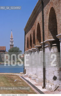 Localizzazione:..VENEZIA / CASTELLO..Oggetto:..Soggetto:..ARSENALE GAGGIANDRE / DARSENA..Cronologia: ..XVI SECOLO..Definizione Culturale:..   Autore: ..JACOPO SANSOVINO..   Stile: ..   Editori/Stampatori:..   Committenza:..Materia e Tecnica:..Collocazione:..Note:..ARCHEOLOGIA INDUSTRIALE..Riproduzione Fotografica:..Graziano Arici/Rosebud2 .Copyright:..Graziano Arici/Rosebud2 .Data:..1990..Costo:..A..