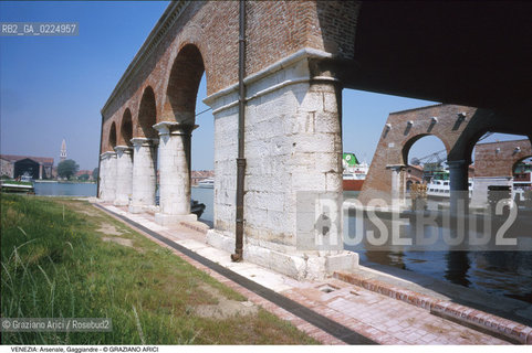 Localizzazione:..VENEZIA / CASTELLO..Oggetto:..Soggetto:..ARSENALE GAGGIANDRE / DARSENE..Cronologia: ..XVI SECOLO..Definizione Culturale:..   Autore: ..JACOPO SANSOVINO..   Stile: ..   Editori/Stampatori:..   Committenza:..Materia e Tecnica:..Collocazione:..Note:..ARCHEOLOGIA INDUSTRIALE..Riproduzione Fotografica:..Graziano Arici/Rosebud2 .Copyright:..Graziano Arici/Rosebud2 .Data:..1990..Costo:..A..