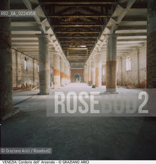 Localizzazione:..VENEZIA / CASTELLO..Oggetto:..Soggetto:..ARSENALE CORDERIE DELLA TANA..Cronologia: ..XIV XVI SECOLO..Definizione Culturale:..   Autore: ..ANTONIO DA PONTE..   Stile: ..   Editori/Stampatori:..   Committenza:..Materia e Tecnica:..Collocazione:..Note:..ARCHEOLOGIA INDUSTRIALE..Riproduzione Fotografica:..Graziano Arici/Rosebud2 .Copyright:..Graziano Arici/Rosebud2 .Data:..1995..Costo:..A..