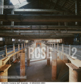 Localizzazione:..VENEZIA / CASTELLO..Oggetto:..Soggetto:..ARSENALE CORDERIE DELLA TANA..Cronologia: ..XIV XVI SECOLO..Definizione Culturale:..   Autore: ..ANTONIO DA PONTE..   Stile: ..   Editori/Stampatori:..   Committenza:..Materia e Tecnica:..Collocazione:..Note:..ARCHEOLOGIA INDUSTRIALE..Riproduzione Fotografica:..Graziano Arici/Rosebud2 .Copyright:..Graziano Arici/Rosebud2 .Data:..1995..Costo:..A..