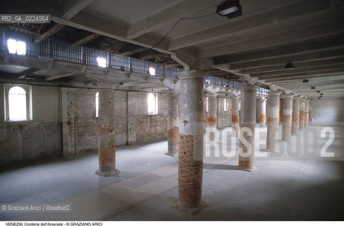 Localizzazione:..VENEZIA / CASTELLO..Oggetto:..Soggetto:..ARSENALE CORDERIE DELLA TANA..Cronologia: ..XIV XVI SECOLO..Definizione Culturale:..   Autore: ..ANTONIO DA PONTE..   Stile: ..   Editori/Stampatori:..   Committenza:..Materia e Tecnica:..Collocazione:..Note:..ARCHEOLOGIA INDUSTRIALE..Riproduzione Fotografica:..Graziano Arici/Rosebud2 .Copyright:..Graziano Arici/Rosebud2 .Data:..1995..Costo:..A..