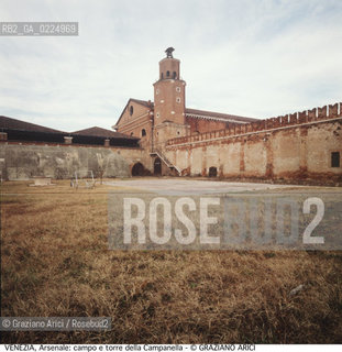 Localizzazione:..VENEZIA / CASTELLO..Oggetto:..Soggetto:..ARSENALE / CAMPO E TORRE DELLA CAMPANELLA / PIAZZALE DELL IMPERO..Cronologia: ..XX SECOLO..Definizione Culturale:..   Autore: ....   Stile: ..   Editori/Stampatori:..   Committenza:..Materia e Tecnica:..Collocazione:..Note:..ARCHEOLOGIA INDUSTRIALE..Riproduzione Fotografica:..Graziano Arici/Rosebud2 .Copyright:..Graziano Arici/Rosebud2 .Data:..1990..Costo:..A..