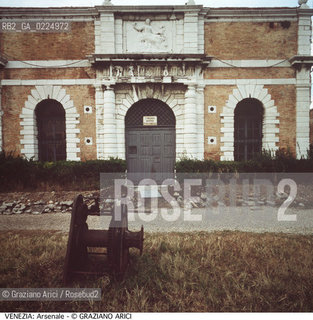 Localizzazione:..VENEZIA / CASTELLO..Oggetto:..Soggetto:..ARSENALE / EDIFICIO DEL BUCINTORO..Cronologia: ..XVI XIX SECOLO..Definizione Culturale:..   Autore: ....   Stile: ..   Editori/Stampatori:..   Committenza:..Materia e Tecnica:..Collocazione:..Note:..ARCHEOLOGIA INDUSTRIALE..Riproduzione Fotografica:..Graziano Arici/Rosebud2 .Copyright:..Graziano Arici/Rosebud2 .Data:..1990..Costo:..A..