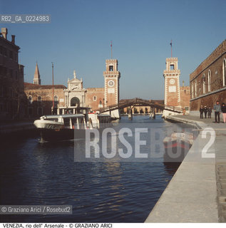 Localizzazione:..VENEZIA / CASTELLO..Oggetto:..Soggetto:..RIO DELL ARSENALE INGRESSO ACQUEO / MOTOSCAFO ACTV..Cronologia: ..XVII SECOLO..Definizione Culturale:..   Autore: ....   Stile: ..   Editori/Stampatori:..   Committenza:..Materia e Tecnica:..Collocazione:..Note:....Riproduzione Fotografica:..Graziano Arici/Rosebud2 .Copyright:..Graziano Arici/Rosebud2 .Data:..1990..Costo:..A..
