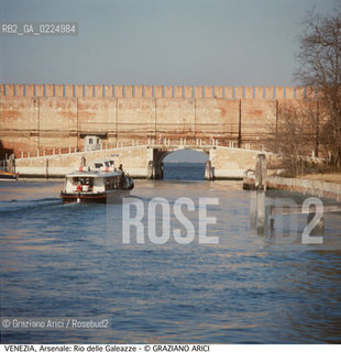Localizzazione:..VENEZIA / CASTELLO..Oggetto:..Soggetto:..ARSENALE RIO DELLE GALEAZZE / MOTOSCAFO ACTV..Cronologia: ..XVI SECOLO..Definizione Culturale:..   Autore: ....   Stile: ..   Editori/Stampatori:..   Committenza:..Materia e Tecnica:..Collocazione:..Note:....Riproduzione Fotografica:..Graziano Arici/Rosebud2 .Copyright:..Graziano Arici/Rosebud2 .Data:..1990..Costo:..A..