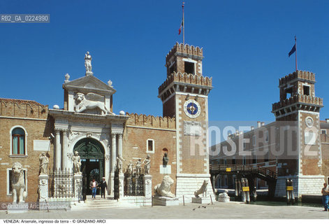 Localizzazione:..VENEZIA / CASTELLO..Oggetto:..Soggetto:..ARSENALE INGRESSO DA TERRA / PORTALE CAMPO DELL ARSENALE TORRE..Cronologia: ..XV SECOLO..Definizione Culturale:..   Autore: ..ANTONIO GAMBELLO....   Stile: ..RINASCIMENTO..   Editori/Stampatori:..   Committenza:..Materia e Tecnica:..Collocazione:..Note:....Riproduzione Fotografica:..Graziano Arici/Rosebud2 .Copyright:..Graziano Arici/Rosebud2 .Data:..1990..Costo:..A..