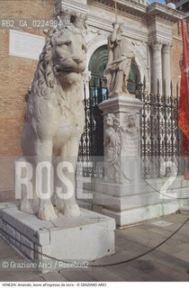 Localizzazione:..VENEZIA / CASTELLO..Oggetto:..Soggetto:..ARSENALE INGRESSO DA TERRA / LEONE..Cronologia: ..XI SECOLO..Definizione Culturale:..   Autore: ..   Stile: ..   Editori/Stampatori:..   Committenza:..Materia e Tecnica:..MARMO..Collocazione:..Note:....Riproduzione Fotografica:..Graziano Arici/Rosebud2 .Copyright:..Graziano Arici/Rosebud2 .Data:..1990..Costo:..A..