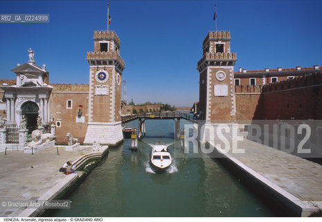 Localizzazione:..VENEZIA / CASTELLO..Oggetto:..Soggetto:..ARSENALE INGRESSO ACQUEO / TORRI..Cronologia: ..XVII SECOLO..Definizione Culturale:..   Autore: ....   Stile: ..   Editori/Stampatori:..   Committenza:..Materia e Tecnica:..Collocazione:..Note:....Riproduzione Fotografica:..Graziano Arici/Rosebud2 .Copyright:..Graziano Arici/Rosebud2 .Data:..1990..Costo:..A..