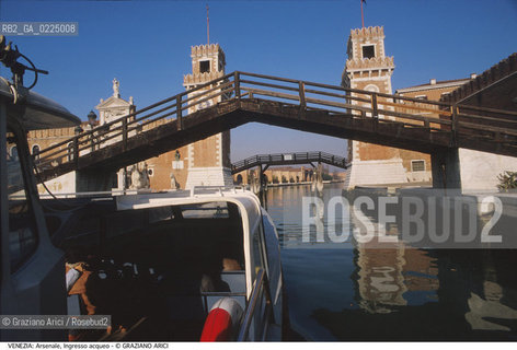 Localizzazione:..VENEZIA / CASTELLO..Oggetto:..Soggetto:..ARSENALE INGRESSO ACQUEO / TORRI..Cronologia: ..XVII SECOLO..Definizione Culturale:..   Autore: ....   Stile: ..   Editori/Stampatori:..   Committenza:..Materia e Tecnica:..Collocazione:..Note:....Riproduzione Fotografica:..Graziano Arici/Rosebud2 .Copyright:..Graziano Arici/Rosebud2 .Data:..1990..Costo:..A..