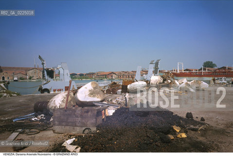 Localizzazione:..VENEZIA / CASTELLO..Oggetto:..Soggetto:..DARSENA ARSENALE NUOVISSIMO..Cronologia: ....Definizione Culturale:..   Autore: ....   Stile: ..   Editori/Stampatori:..   Committenza:..Materia e Tecnica:..Collocazione:..Note:....Riproduzione Fotografica:..Graziano Arici/Rosebud2 .Copyright:..Graziano Arici/Rosebud2 .Data:..1990..Costo:..A..