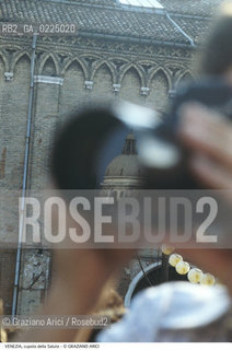 Localizzazione:..VENEZIA / DORSODURO..Oggetto:..Soggetto:..CHIESA DI S. MARIA DELLA SALUTE / CUPOLA RIFLESSA..Cronologia: ....Definizione Culturale:..   Autore: ....   Stile:..   Editori/Stampatori:..   Committenza:..Materia e Tecnica:....Collocazione:..Note:..MONUMENTALE..Riproduzione Fotografica:..Graziano Arici/Rosebud2 .Copyright:..Graziano Arici/Rosebud2 .Data:..1995..Costo:..A..