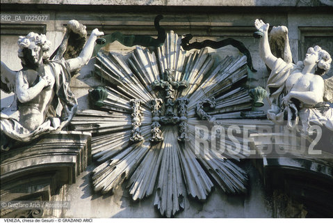 Localizzazione:..VENEZIA / CANNAREGIO..Oggetto:..Soggetto:..CHIESA DI S. MARIA ASSUNTA / GESUITI / SCULTURE DI ANGELI SOPRA IL PORTALE..Cronologia: ..XVIII SECOLO..Definizione Culturale:..   Autore: ..GIUSEPPE TORRETTO..MATTEO CALDERONI..   Stile:..BAROCCO..   Editori/Stampatori:..   Committenza:..Materia e Tecnica:..MARMO..Collocazione:..Note:..MONUMENTALE ..Riproduzione Fotografica:..Graziano Arici/Rosebud2 .Copyright:..Graziano Arici/Rosebud2 .Data:..1995..Costo:..A..