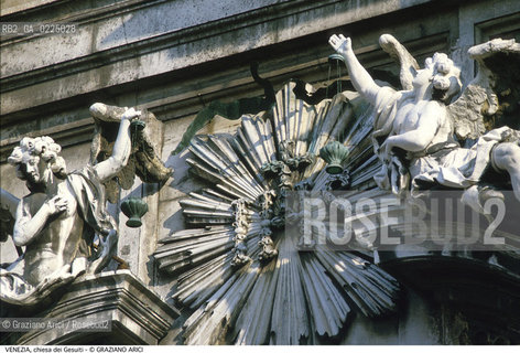 Localizzazione:..VENEZIA / CANNAREGIO..Oggetto:..Soggetto:..CHIESA DI S. MARIA ASSUNTA / GESUITI / SCULTURE DI ANGELI SOPRA IL PORTALE..Cronologia: ..XVIII SECOLO..Definizione Culturale:..   Autore: ..GIUSEPPE TORRETTO..MATTEO CALDERONI..   Stile:..BAROCCO..   Editori/Stampatori:..   Committenza:..Materia e Tecnica:..MARMO..Collocazione:..Note:..MONUMENTALE ..Riproduzione Fotografica:..Graziano Arici/Rosebud2 .Copyright:..Graziano Arici/Rosebud2 .Data:..1995..Costo:..A..