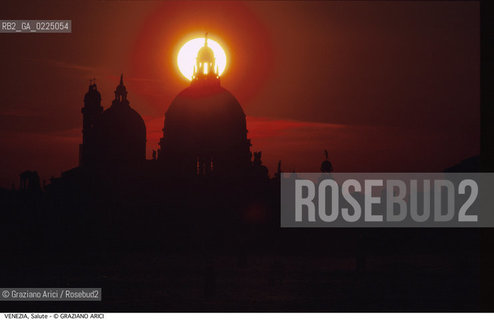 Localizzazione:..VENEZIA / DORSODURO..Oggetto:..Soggetto:..CHIESA DI S. MARIA DELLA SALUTE / TRAMONTO..Cronologia: ....Definizione Culturale:..   Autore: ....   Stile:..   Editori/Stampatori:..   Committenza:..Materia e Tecnica:....Collocazione:..Note:..MONUMENTALE..Riproduzione Fotografica:..Graziano Arici/Rosebud2 .Copyright:..Graziano Arici/Rosebud2 .Data:..1995..Costo:..A..