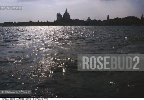 Localizzazione:..VENEZIA / DORSODURO..Oggetto:..Soggetto:..BACINO SAN MARCO E CHIESA DI S. MARIA DELLA SALUTE / TRAMONTO SKYLINE..Cronologia: ....Definizione Culturale:..   Autore: ....   Stile:....   Editori/Stampatori:..   Committenza:..Materia e Tecnica:....Collocazione:..Note:..MONUMENTALE..Riproduzione Fotografica:..Graziano Arici/Rosebud2 .Copyright:..Graziano Arici/Rosebud2 .Data:..1995..Costo:..A..