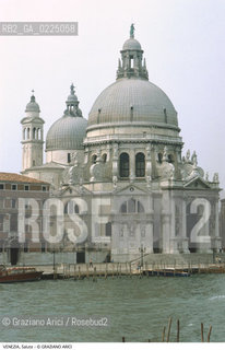 Localizzazione:..VENEZIA / DORSODURO..Oggetto:..Soggetto:..CHIESA E CAMPO DI S. MARIA DELLA SALUTE..Cronologia: ..XVII SECOLO..Definizione Culturale:..   Autore: ..BALDASSARE LONGHENA..   Stile:..BAROCCO..   Editori/Stampatori:..   Committenza:..Materia e Tecnica:....Collocazione:..Note:..MONUMENTALE..Riproduzione Fotografica:..Graziano Arici/Rosebud2 .Copyright:..Graziano Arici/Rosebud2 .Data:..1995..Costo:..A..