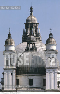 Localizzazione:..VENEZIA / DORSODURO..Oggetto:..Soggetto:..CHIESA DI S. MARIA DELLA SALUTE / CUPOLE ..Cronologia: ..XVII SECOLO..Definizione Culturale:..   Autore: ..BALDASSARE LONGHENA..   Stile:..BAROCCO..   Editori/Stampatori:..   Committenza:..Materia e Tecnica:....Collocazione:..Note:..MONUMENTALE..Riproduzione Fotografica:..Graziano Arici/Rosebud2 .Copyright:..Graziano Arici/Rosebud2 .Data:..1995..Costo:..A..