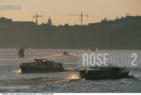Localizzazione:..VENEZIA / S. MARCO..Oggetto:..Soggetto:..TRAFFICO ACQUEO IN BACINO SAN MARCO / TRAMONTO MOTOSCAFI ACTV..Cronologia: ....Definizione Culturale:..   Autore: ....   Stile:....   Editori/Stampatori:..   Committenza:..Materia e Tecnica:....Collocazione:..Note:..MONUMENTALE..Riproduzione Fotografica:..Graziano Arici/Rosebud2 .Copyright:..Graziano Arici/Rosebud2 .Data:..1995..Costo:..A..