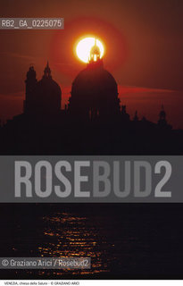 Localizzazione:..VENEZIA / DORSODURO..Oggetto:..Soggetto:..CHIESA DI S. MARIA DELLA SALUTE / TRAMONTO..Cronologia: ..XVII SECOLO..Definizione Culturale:..   Autore: ..BALDASSARE LONGHENA..   Stile:..   Editori/Stampatori:..   Committenza:..Materia e Tecnica:....Collocazione:..Note:..MONUMENTALE..Riproduzione Fotografica:..Graziano Arici/Rosebud2 .Copyright:..Graziano Arici/Rosebud2 .Data:..1995..Costo:..A..