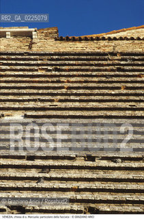Localizzazione:..VENEZIA / CANNAREGIO..Oggetto:..Soggetto:..CHIESA DI S. MARCUOLA / SS. ERMAGORA E FORTUNATO / PARTICOLARE DELLA FACCIATA..Cronologia: ..XVIII SECOLO..Definizione Culturale:..   Autore: ..ANTONIO GASPARI..GIORGIO MASSARI..   Stile:..   Editori/Stampatori:..   Committenza:..Materia e Tecnica:..MATTONI..Collocazione:..Note:..MONUMENTALE..Riproduzione Fotografica:..Graziano Arici/Rosebud2 .Copyright:..Graziano Arici/Rosebud2 .Data:..1995..Costo:..A..