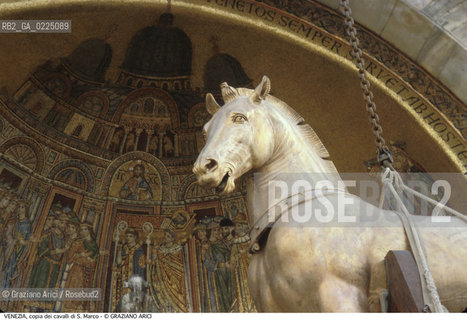 Localizzazione:..VENEZIA / S. MARCO..Oggetto:..Soggetto:..TRASPORTO DELLA COPIA DEI CAVALLI DI S. MARCO..Cronologia: ....Definizione Culturale:..   Autore: ..   Stile:....   Editori/Stampatori:..   Committenza:..Materia e Tecnica:..Collocazione:..Note:..MONUMENTALE..Riproduzione Fotografica:..Graziano Arici/Rosebud2 .Copyright:..Graziano Arici/Rosebud2 .Data:..1978..Costo:..A..