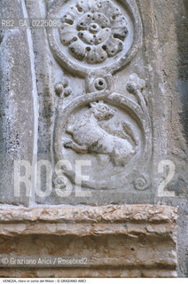 Localizzazione:..VENEZIA / CANNAREGIO..Oggetto:..Soggetto:..CORTE DEL MILION / RILIEVI MARMOREI..Cronologia: ..XI XII SECOLO..Definizione Culturale:..   Autore: ..   Stile:..VENETO BIZANTINO..   Editori/Stampatori:..   Committenza:..Materia e Tecnica:..Collocazione:..Note:..MONUMENTALE..Riproduzione Fotografica:..Graziano Arici/Rosebud2 .Copyright:..Graziano Arici/Rosebud2 .Data:..1995..Costo:..A..