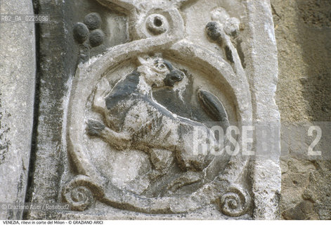 Localizzazione:..VENEZIA / CANNAREGIO..Oggetto:..Soggetto:..CORTE DEL MILION / RILIEVI MARMOREI..Cronologia: ..XI XII SECOLO..Definizione Culturale:..   Autore: ..   Stile:..VENETO BIZANTINO..   Editori/Stampatori:..   Committenza:..Materia e Tecnica:..Collocazione:..Note:..MONUMENTALE..Riproduzione Fotografica:..Graziano Arici/Rosebud2 .Copyright:..Graziano Arici/Rosebud2 .Data:..1995..Costo:..A..
