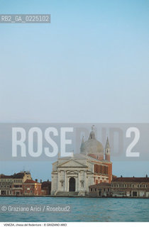 Localizzazione:..VENEZIA / ISOLA DELLA GIUDECCA..Oggetto:..Soggetto:..CHIESA DEL REDENTORE..Cronologia: ..XVI SECOLO..Definizione Culturale:..   Autore: ..ANDREA PALLADIO..ANTONIO DA PONTE..   Stile:..PALLADIANO..   Editori/Stampatori:..   Committenza:..Materia e Tecnica:..Collocazione:..Note:..MONUMENTALE..Riproduzione Fotografica:..Graziano Arici/Rosebud2 .Copyright:..Graziano Arici/Rosebud2 .Data:..1995..Costo:..A..