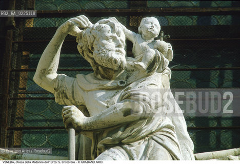 Localizzazione:..VENEZIA / CANNAREGIO..Oggetto:..Soggetto:..CHIESA DELLA MADONNA DELL ORTO / STATUA DI S. CRISTOFORO..Cronologia: ..XV SECOLO..Definizione Culturale:..   Autore: ..MATTEO RAVERTI..   Stile:....   Editori/Stampatori:..   Committenza:..Materia e Tecnica:..Collocazione:..Note:..MONUMENTALE..Riproduzione Fotografica:..Graziano Arici/Rosebud2 .Copyright:..Graziano Arici/Rosebud2 .Data:..1995..Costo:..A..