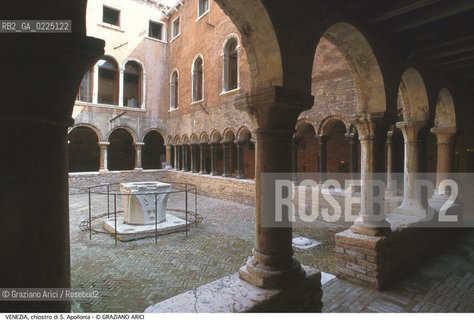 Localizzazione:..VENEZIA / CASTELLO..Oggetto:..Soggetto:..EX CONVENTO DI S. APOLLONIA / CHIOSTRO VERA DAPOZZO..Cronologia: ..XII XIII XIV SECOLO..Definizione Culturale:..   Autore: ....   Stile:..ROMANICO..   Editori/Stampatori:..   Committenza:..Materia e Tecnica:..Collocazione:..Note:..MONUMENTALE..Riproduzione Fotografica:..Graziano Arici/Rosebud2 .Copyright:..Graziano Arici/Rosebud2 .Data:..1995..Costo:..A..