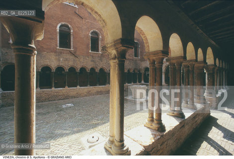 Localizzazione:..VENEZIA / CASTELLO..Oggetto:..Soggetto:..EX CONVENTO DI S. APOLLONIA / CHIOSTRO..Cronologia: ..XII XIII XIV SECOLO..Definizione Culturale:..   Autore: ....   Stile:..ROMANICO..   Editori/Stampatori:..   Committenza:..Materia e Tecnica:..Collocazione:..Note:..MONUMENTALE..Riproduzione Fotografica:..Graziano Arici/Rosebud2 .Copyright:..Graziano Arici/Rosebud2 .Data:..1995..Costo:..A..