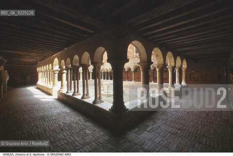 Localizzazione:..VENEZIA / CASTELLO..Oggetto:..Soggetto:..EX CONVENTO DI S. APOLLONIA / CHIOSTRO..Cronologia: ..XII XIII XIV SECOLO..Definizione Culturale:..   Autore: ....   Stile:..ROMANICO..   Editori/Stampatori:..   Committenza:..Materia e Tecnica:..Collocazione:..Note:..MONUMENTALE..Riproduzione Fotografica:..Graziano Arici/Rosebud2 .Copyright:..Graziano Arici/Rosebud2 .Data:..1995..Costo:..A..