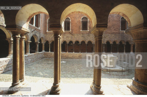 Localizzazione:..VENEZIA / CASTELLO..Oggetto:..Soggetto:..EX CONVENTO DI S. APOLLONIA / CHIOSTRO..Cronologia: ..XII XIII XIV SECOLO..Definizione Culturale:..   Autore: ....   Stile:..ROMANICO..   Editori/Stampatori:..   Committenza:..Materia e Tecnica:..Collocazione:..Note:..MONUMENTALE..Riproduzione Fotografica:..Graziano Arici/Rosebud2 .Copyright:..Graziano Arici/Rosebud2 .Data:..1995..Costo:..A..