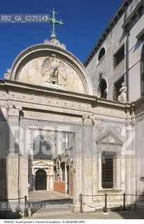 Localizzazione:..VENEZIA / S. POLO..Oggetto:..Soggetto:..SCUOLA GRANDE S. GIOVANNI EVANGELISTA / CAMPIELLO..Cronologia: ..XV SECOLO..Definizione Culturale:..   Autore: ..PIETRO LOMBARDO..   Stile:..RINASCIMENTO ..   Editori/Stampatori:..   Committenza:..Materia e Tecnica:..Collocazione:..Note:..MONUMENTALE..Riproduzione Fotografica:..Graziano Arici/Rosebud2 .Copyright:..Graziano Arici/Rosebud2 .Data:..1995..Costo:..A..