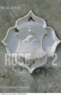 Localizzazione:..VENEZIA / CANNAREGIO..Oggetto:..Soggetto:..STEMMA A S. GIOBBE..Cronologia: ....Definizione Culturale:..   Autore: ....   Stile:....   Editori/Stampatori:..   Committenza:..Materia e Tecnica:..MARMO..Collocazione:..Note:..MONUMENTALE EDILIZIA MINORE..Riproduzione Fotografica:..Graziano Arici/Rosebud2 .Copyright:..Graziano Arici/Rosebud2 .Data:..1995..Costo:..A..