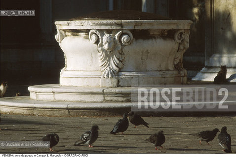 Localizzazione:..VENEZIA / CANNAREGIO..Oggetto:..Soggetto:..VERA DA POZZO IN CAMPO S. MARCUOLA..Cronologia: ..XVIII SECOLO..Definizione Culturale:..   Autore: ....   Stile:....   Editori/Stampatori:..   Committenza:..Materia e Tecnica:..Collocazione:..Note:..MONUMENTALE EDILIZIA MINORE..Riproduzione Fotografica:..Graziano Arici/Rosebud2 .Copyright:..Graziano Arici/Rosebud2 .Data:..1995..Costo:..A..