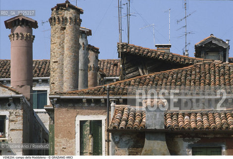 Localizzazione:..VENEZIA / CANNAREGIO..Oggetto:..Soggetto:..CAMPO DELLA MADDALENA / EDILIZIA MINORE CASE..Cronologia: ....Definizione Culturale:..   Autore: ....   Stile:....   Editori/Stampatori:..   Committenza:..Materia e Tecnica:....Collocazione:..Note:..MONUMENTALE..Riproduzione Fotografica:..Graziano Arici/Rosebud2 .Copyright:..Graziano Arici/Rosebud2 .Data:..1995..Costo:..A..