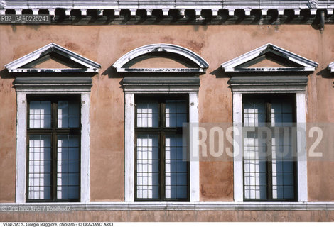 Localizzazione:..VENEZIA / S. MARCO..Oggetto:..Soggetto:..S. GIORGIO MAGGIORE / FONDAZIONE GIORGIO CINI / CHIOSTRO PALLADIANO / FINESTRE..Cronologia: ..XVI XVII SECOLO..Definizione Culturale:..   Autore: ..ANDREA PALLADIO..   Stile:....   Editori/Stampatori:..   Committenza:..Materia e Tecnica:..Collocazione:..Note:..MONUMENTALE..Riproduzione Fotografica:..Graziano Arici/Rosebud2 .Copyright:..Graziano Arici/Rosebud2 .Data:..1995..Costo:..A..