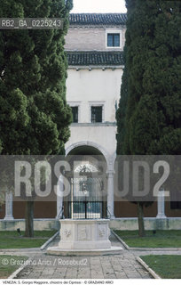 Localizzazione:..VENEZIA / S. MARCO..Oggetto:..Soggetto:..S. GIORGIO MAGGIORE / FONDAZIONE GIORGIO CINI / CHIOSTRO DEI CIPRESSI / VERA DA POZZO..Cronologia: ..XVI SECOLO..Definizione Culturale:..   Autore: ..GIOVANNI E ANDREA BUORA..   Stile:....   Editori/Stampatori:..   Committenza:..Materia e Tecnica:..Collocazione:..Note:..MONUMENTALE..Riproduzione Fotografica:..Graziano Arici/Rosebud2 .Copyright:..Graziano Arici/Rosebud2 .Data:..1995..Costo:..A..