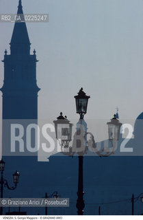 Localizzazione:..VENEZIA / S. MARCO..Oggetto:..Soggetto:..CAMPANILE DELLA CHIESA DI S. GIORGIO MAGGIORE / LAMPIONE..Cronologia: ....Definizione Culturale:..   Autore: ....   Stile:....   Editori/Stampatori:..   Committenza:..Materia e Tecnica:..Collocazione:..Note:..MONUMENTALE..Riproduzione Fotografica:..Graziano Arici/Rosebud2 .Copyright:..Graziano Arici/Rosebud2 .Data:..1995..Costo:..A..