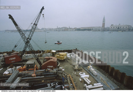 Localizzazione:..VENEZIA / S. MARCO..Oggetto:..Soggetto:..ISOLA DI S. GIORGIO MAGGIORE / LAVORI PER IL SUMMIT 1987 / BACINO S. MARCO..Cronologia: ....Definizione Culturale:..   Autore: ....   Stile:....   Editori/Stampatori:..   Committenza:..Materia e Tecnica:..Collocazione:..Note:..MONUMENTALE..Riproduzione Fotografica:..Graziano Arici/Rosebud2 .Copyright:..Graziano Arici/Rosebud2 .Data:..1987..Costo:..A..