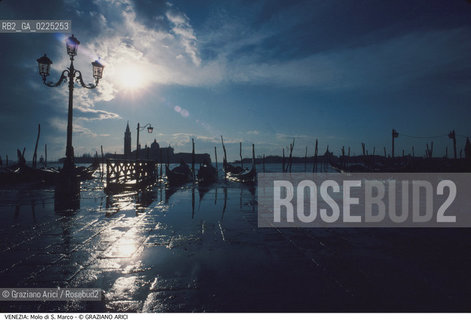 Localizzazione:..VENEZIA / S. MARCO..Oggetto:..Soggetto:..MOLO DI S. MARCO E ISOLA DI S. GIORGIO MAGGIORE..Cronologia: ....Definizione Culturale:..   Autore: ....   Stile:....   Editori/Stampatori:..   Committenza:..Materia e Tecnica:..Collocazione:..Note:..MONUMENTALE..Riproduzione Fotografica:..Graziano Arici/Rosebud2 .Copyright:..Graziano Arici/Rosebud2 .Data:..1995..Costo:..A..