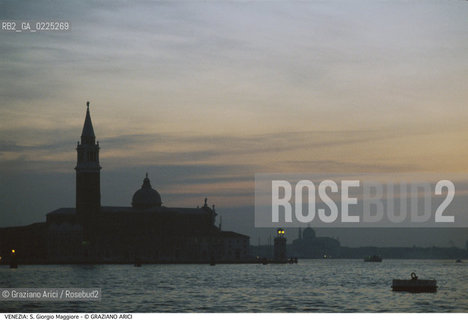 Localizzazione:..VENEZIA / S. MARCO..Oggetto:..Soggetto:..ISOLA DI S. GIORGIO MAGGIORE E BACINO S. MARCO / TRAMONTO..Cronologia: ....Definizione Culturale:..   Autore: ....   Stile:....   Editori/Stampatori:..   Committenza:..Materia e Tecnica:..Collocazione:..Note:..MONUMENTALE..Riproduzione Fotografica:..Graziano Arici/Rosebud2 .Copyright:..Graziano Arici/Rosebud2 .Data:..1995..Costo:..A..