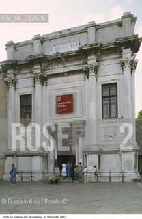 Localizzazione:..VENEZIA / DORSODURO..Oggetto:..Soggetto:..GALLERIE DELL ACCADEMIA / SCUOLA GRANDE DI S. MARIA DELLA CARITA..Cronologia: ..XIV SECOLO..Definizione Culturale:..   Autore: ....   Stile:....   Editori/Stampatori:..   Committenza:..Materia e Tecnica:..Collocazione:..Note:..MONUMENTALE MUSEO..Riproduzione Fotografica:..Graziano Arici/Rosebud2 .Copyright:..Graziano Arici/Rosebud2 .Data:..1996..Costo:..A..