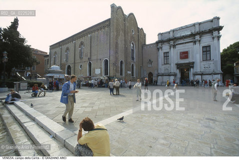 Localizzazione:..VENEZIA / DORSODURO..Oggetto:..Soggetto:..CAMPO E CHIESA DI S. MARIA DELLA CARITA / GALLERIE DELL ACCADEMIA / SCUOLA GRANDE ..Cronologia: ..XIV XV SECOLO..Definizione Culturale:..   Autore: ....   Stile:..GOTICO..   Editori/Stampatori:..   Committenza:..Materia e Tecnica:..Collocazione:..Note:..MONUMENTALE MUSEO..Riproduzione Fotografica:..Graziano Arici/Rosebud2 .Copyright:..Graziano Arici/Rosebud2 .Data:..1996..Costo:..A..